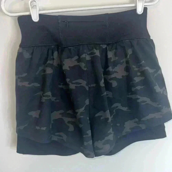 ••SOLD Spanx The Get Moving Short Camo medium - Picture 7 of 8